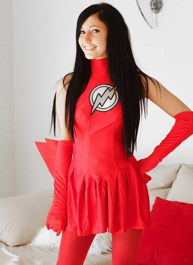 Catie Minx cosplay teen as The Flash.