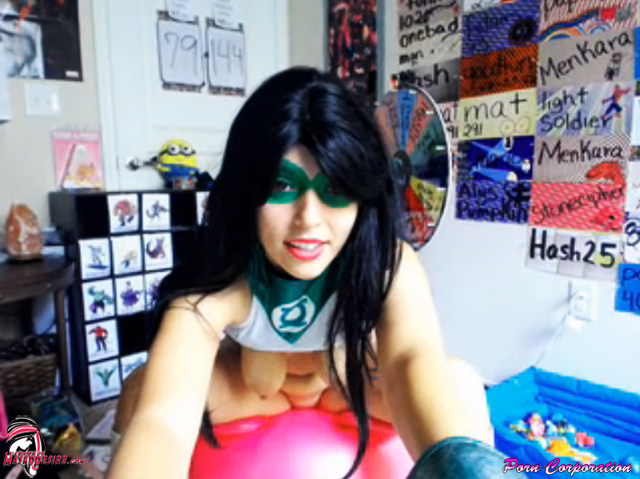 Leia Down live on cam as Green Lantern nude super villain workout!