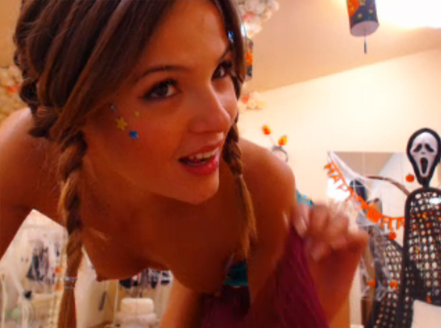 Free live Halloween webcam show hot babe Analia as Princess Leia naked.