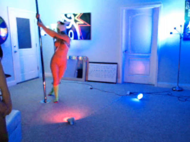 2 hot naked girls on cam live lesbian sttripper pole sex show spanking bondage and cute hats!
