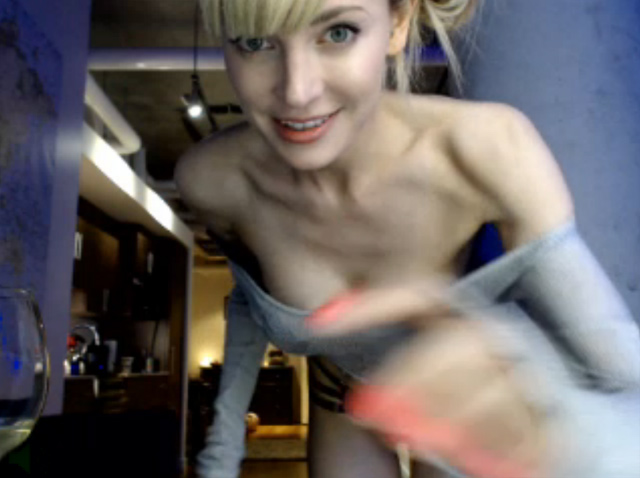 Horny blonde cutie on cam teasing and dancing ready to masturbate live in a free show!