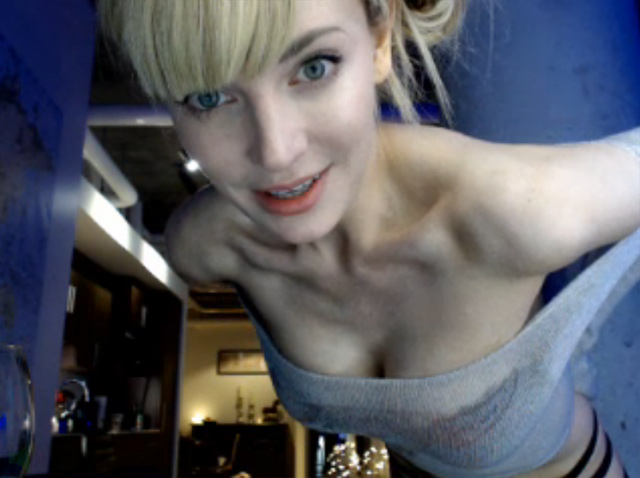 Horny blonde cutie on cam teasing and dancing ready to masturbate live in a free show!