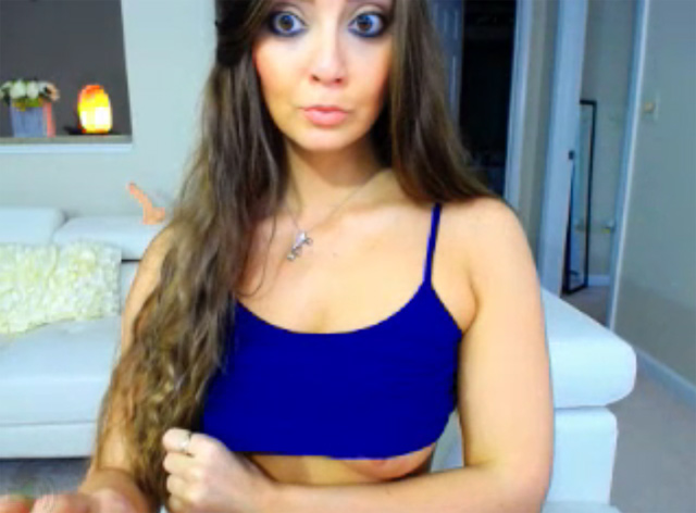 Fit brunette cam girl teasing & dancing live on webcam.