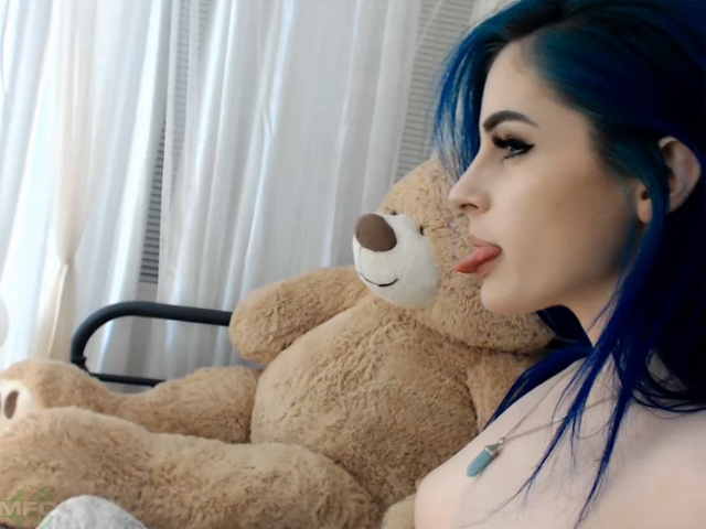 Hot naked Emo teen Kati live on cam socks & blue hair.
