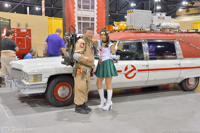 Sailor Jupiter Sailor Moon cosplay public nudity masturbation solo Melody Wylde FTVgirls Halloween costume play porn.