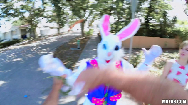 Amateur babe gets fucked by a Easter bunny