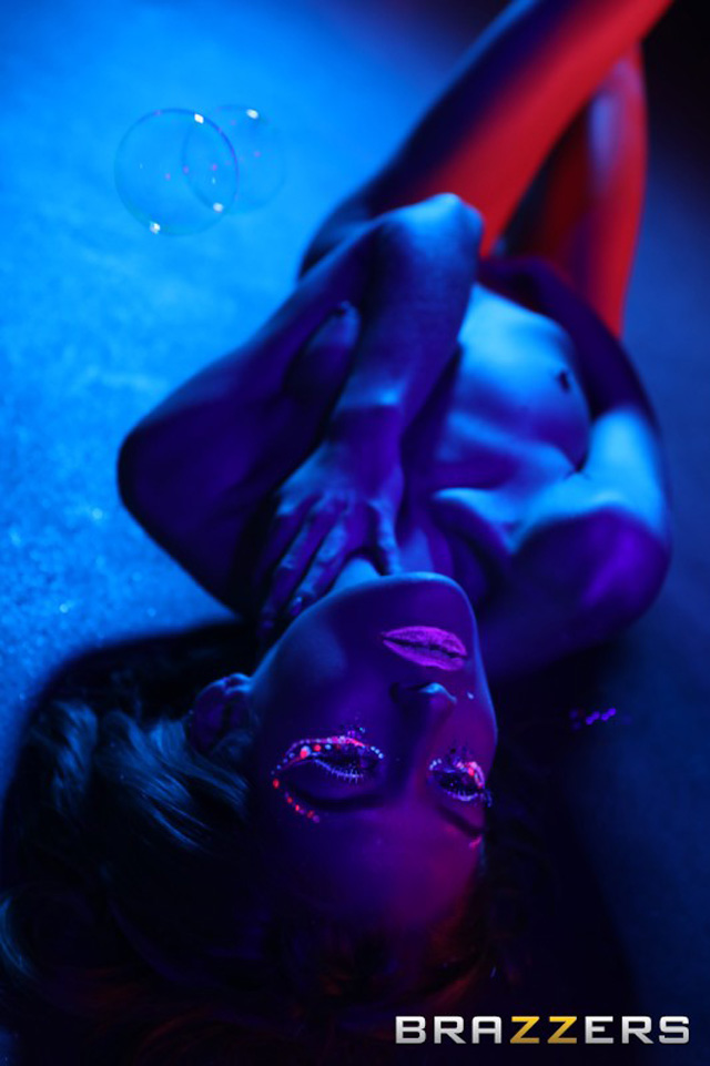 Tiffany Tatum glow in the dark porn blacklight porn roller girl skates club sex bubbles neon paint and big dick in teen Brazzers.