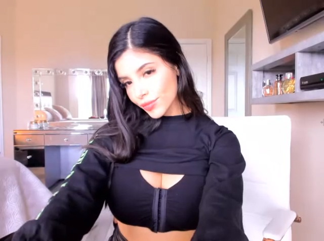 Skyler Lo on My Free Cams sexy busty babe nice tongue perfect gap and shaved pussy live show MFC hottie on cam xxx dildo tease and vibrator tease.