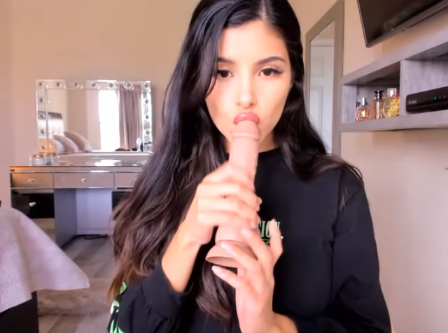 Skyler Lo on My Free Cams sexy busty babe nice tongue perfect gap and shaved pussy live show MFC hottie on cam xxx dildo tease and vibrator tease.
