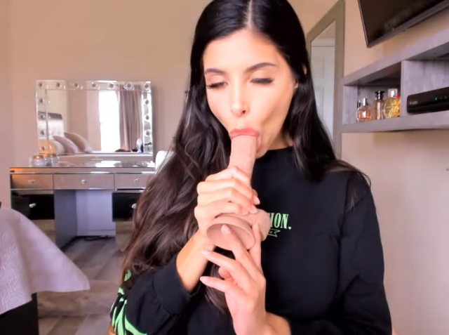 Skyler Lo on My Free Cams sexy busty babe nice tongue perfect gap and shaved pussy live show MFC hottie on cam xxx dildo tease and vibrator tease.