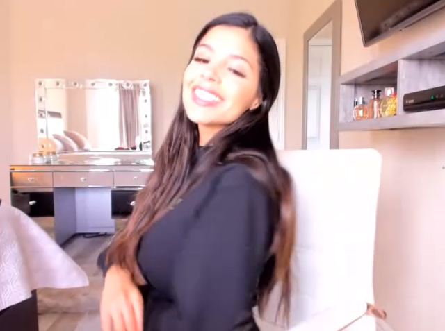 Skyler Lo on My Free Cams sexy busty babe nice tongue perfect gap and shaved pussy live show MFC hottie on cam xxx dildo tease and vibrator tease.