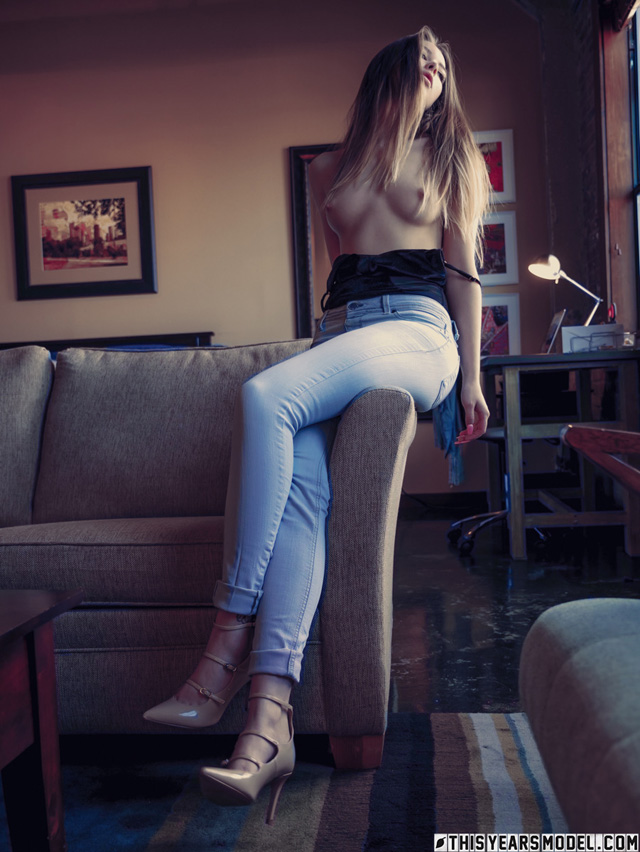 New photo set with Lana Lea sexy TYM exclusive teen nude model solo.