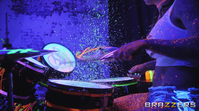 Felicity Feline blacklight bodypaint glow porn bang the drummer xxx Brazzers.