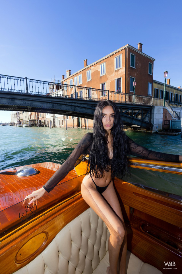 Colombian teen Dulce nude on a gondola boat ride in Venice, Italy flashing in public solo babe outdoor photos from Watch4Beauty.